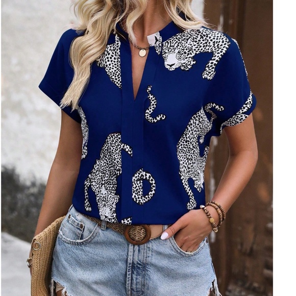 Solid Leopard Animal Print notched Neck Short Sleeve Top - Picture 1 of 3